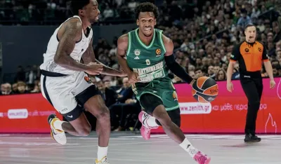 Са меча из Атине