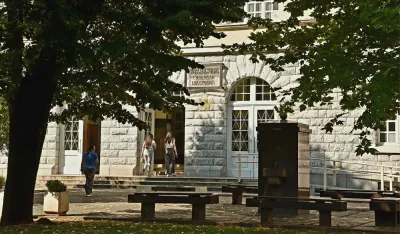  Gimnazija "Slobodan &Scaron;kerović" evakuisana zbog dojave o bombi