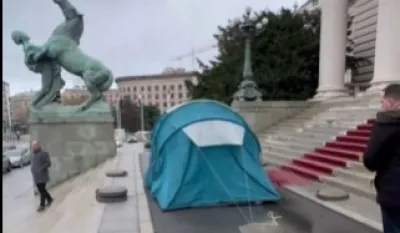 Incident ispred Doma Narodne skup&scaron;tine između opozicije i stanovnika &scaron;atorskog naselja