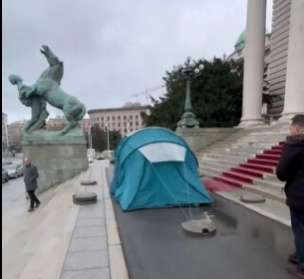 Incident ispred Doma Narodne skup&scaron;tine između opozicije i stanovnika &scaron;atorskog naselja