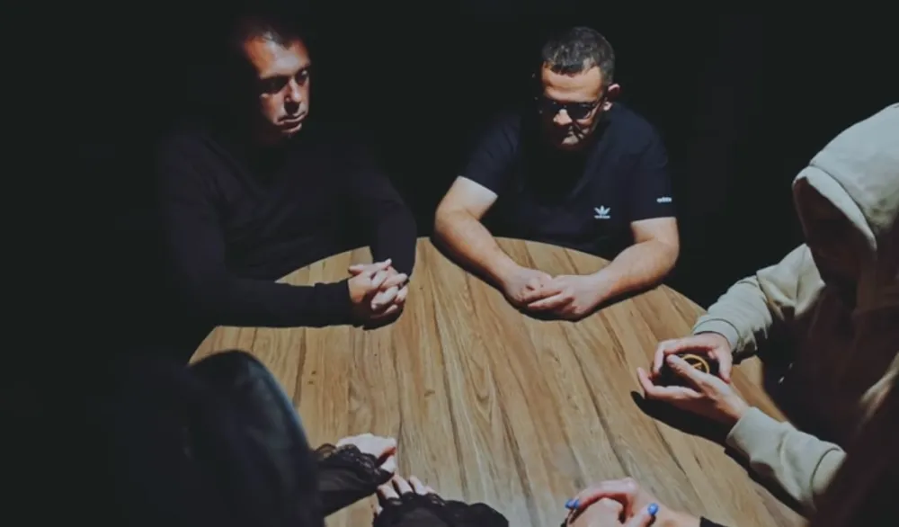 Rok Apoteka objavila novu pjesmu i spot &ldquo;Ne podiži zidove&rdquo;