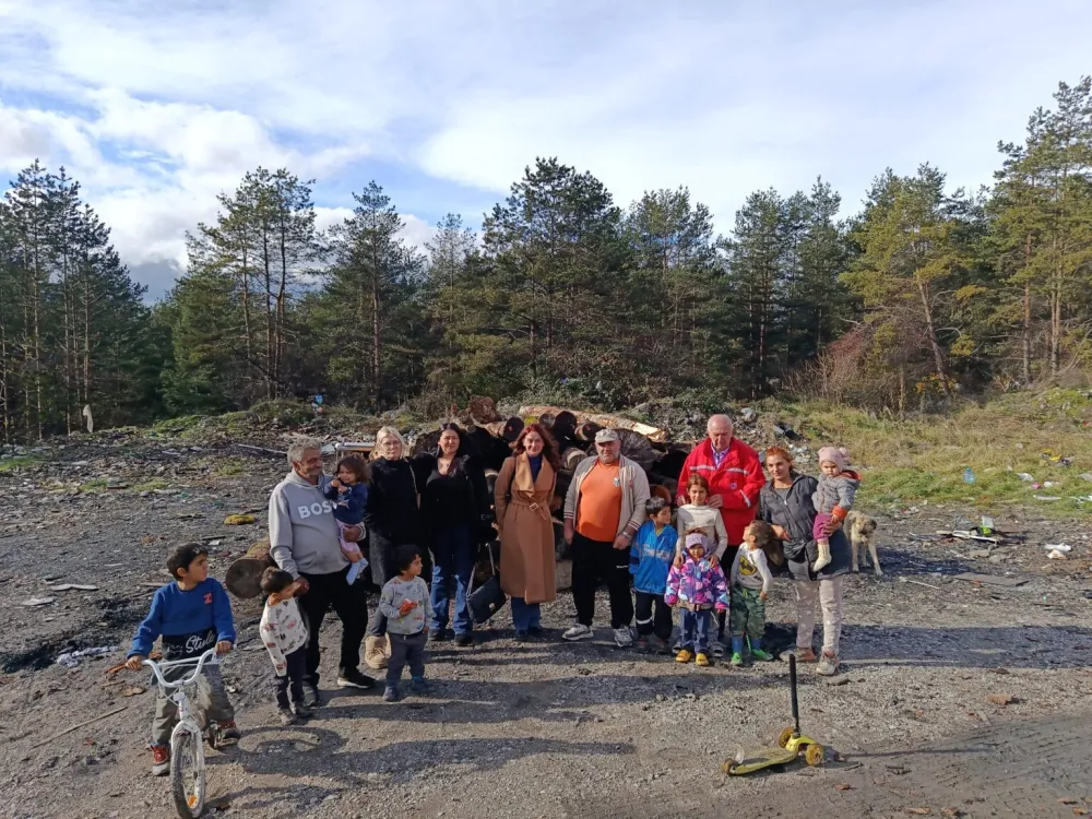 U pljevaljskom naselju Trlica stigla drva za ogrev za 13 romskih porodica