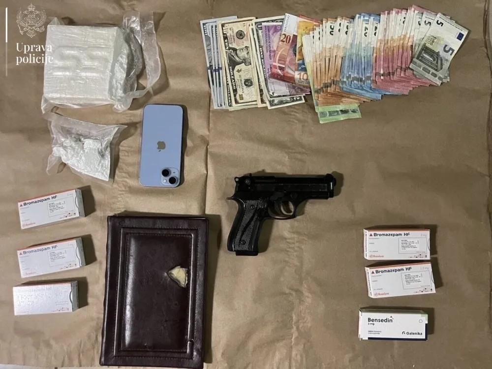 (FOTO) Kod Cetinjanina pronađeno skoro 700 grama kokaina