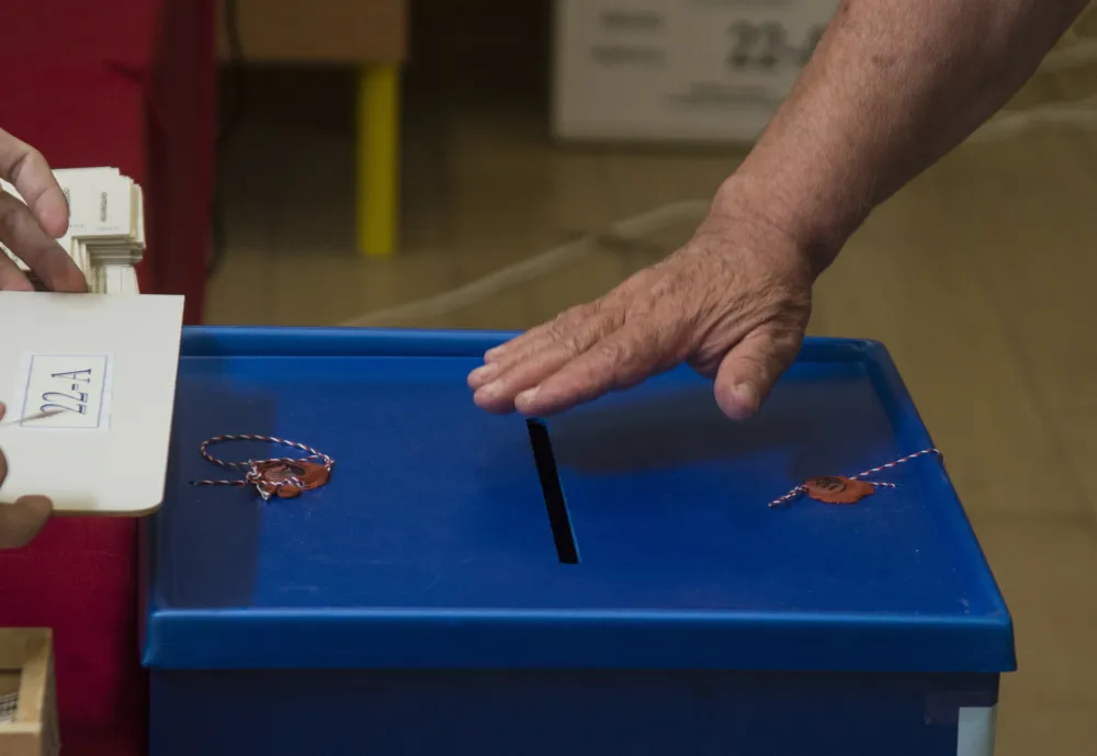 Demokratija jača, ali politička trgovina opstaje