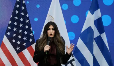 Američka ambasadorica u Grčkoj izazvala reakcije u providnoj haljini: Je li previ&scaron;e?