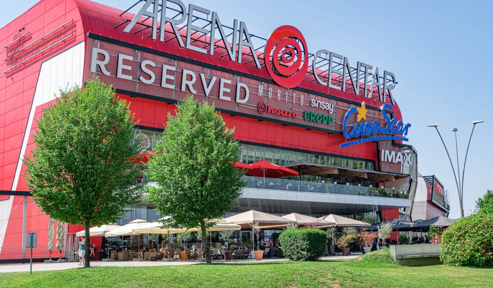 (VIDEO) Požar u zagrebačkom Arena centru, na terenu brojni vatrogasci