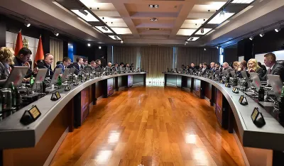 Nestabilnu većinu održavaju stabilni partijski interesi