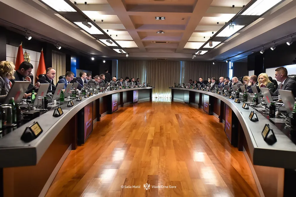 Nestabilnu većinu održavaju stabilni partijski interesi