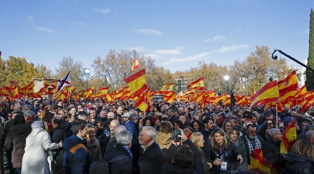 Masovan protest desnice u Madridu, traže ostavku Sančeza