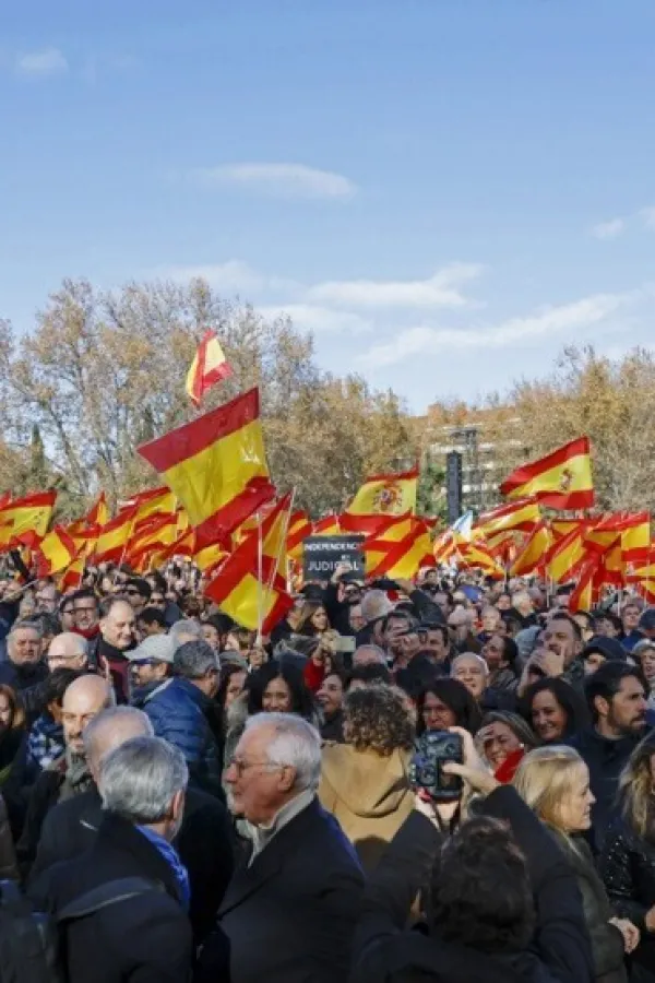 Masovan protest desnice u Madridu, traže ostavku Sančeza