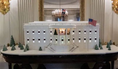 (FOTO) Bijela kuća okićeno dočekuje Božić