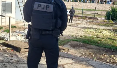 Uhap&scaron;eno vi&scaron;e osoba u Nik&scaron;iću: Pretresi na nekoliko lokacija, oduzeto vozilo