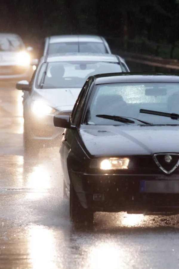 AMSCG: Putevi mokri i klizavi, smanjena vidljivost