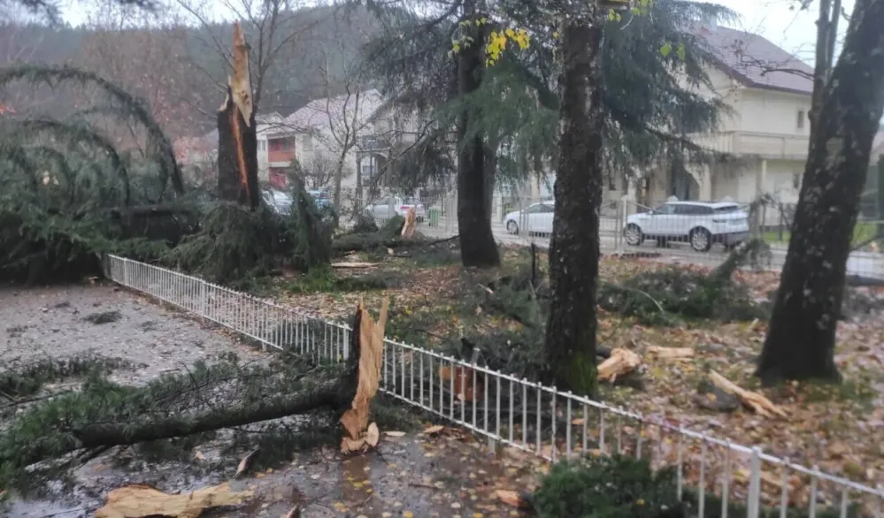 Nik&scaron;ić: Grom udario u dvori&scaron;te &scaron;kole, o&scaron;tećen krov