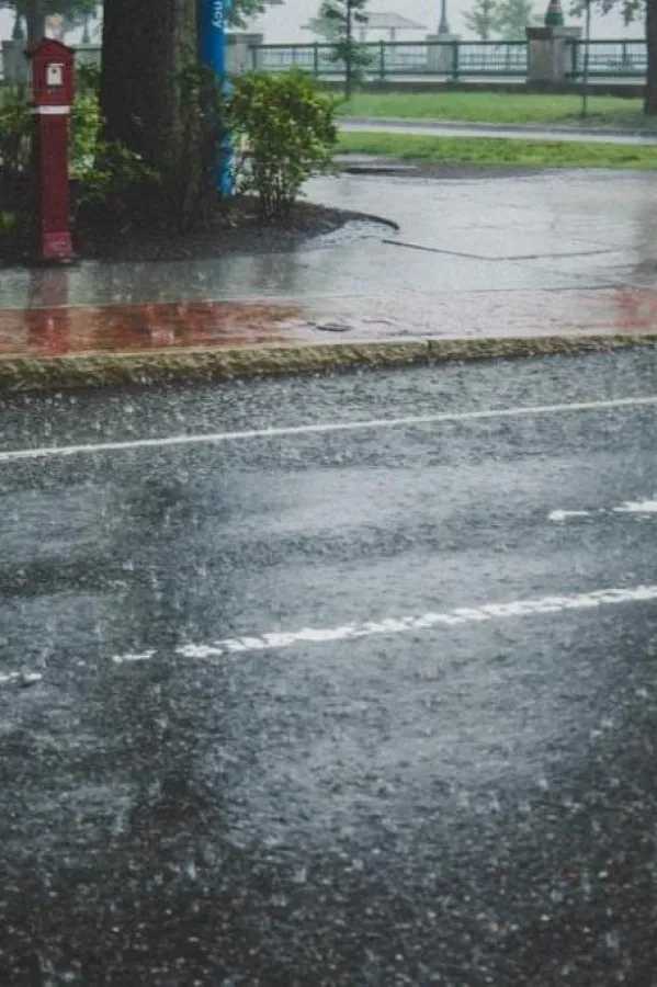 Putevi mokri i klizavi, mogući sitniji odroni