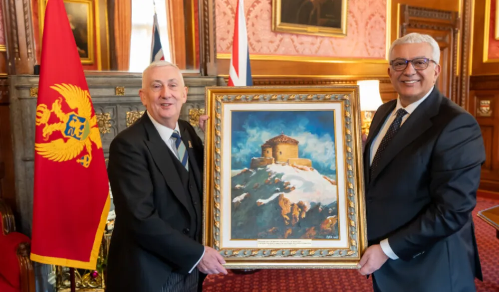 Mandić predsjedniku Donjeg doma Parlamenta UK poklonio sliku kapele na Lovćenu