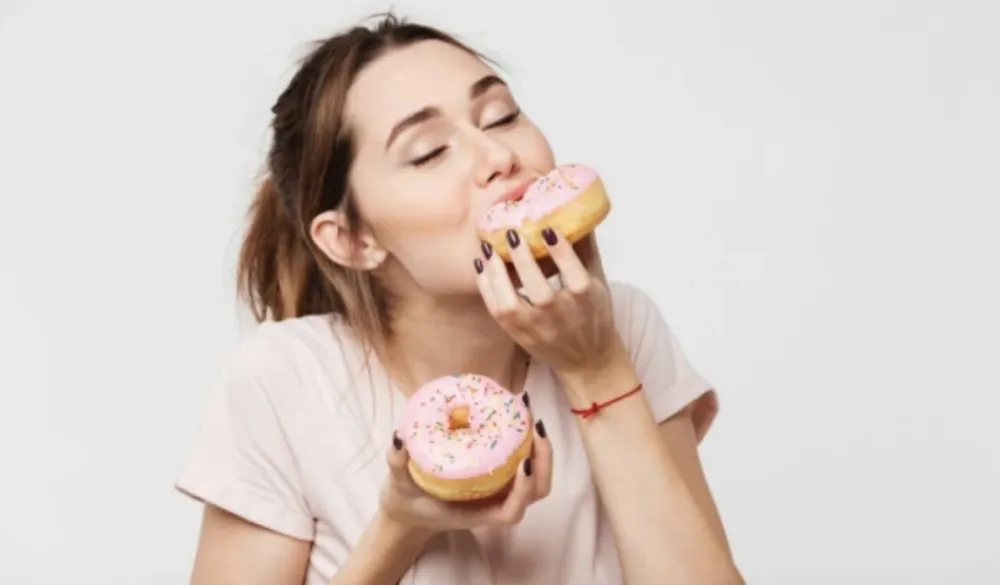 Za samo nekoliko sekundi kad pojedemo &scaron;ećer kreće reakcija: Evo &scaron;ta se de&scaron;ava kada jedemo slatko