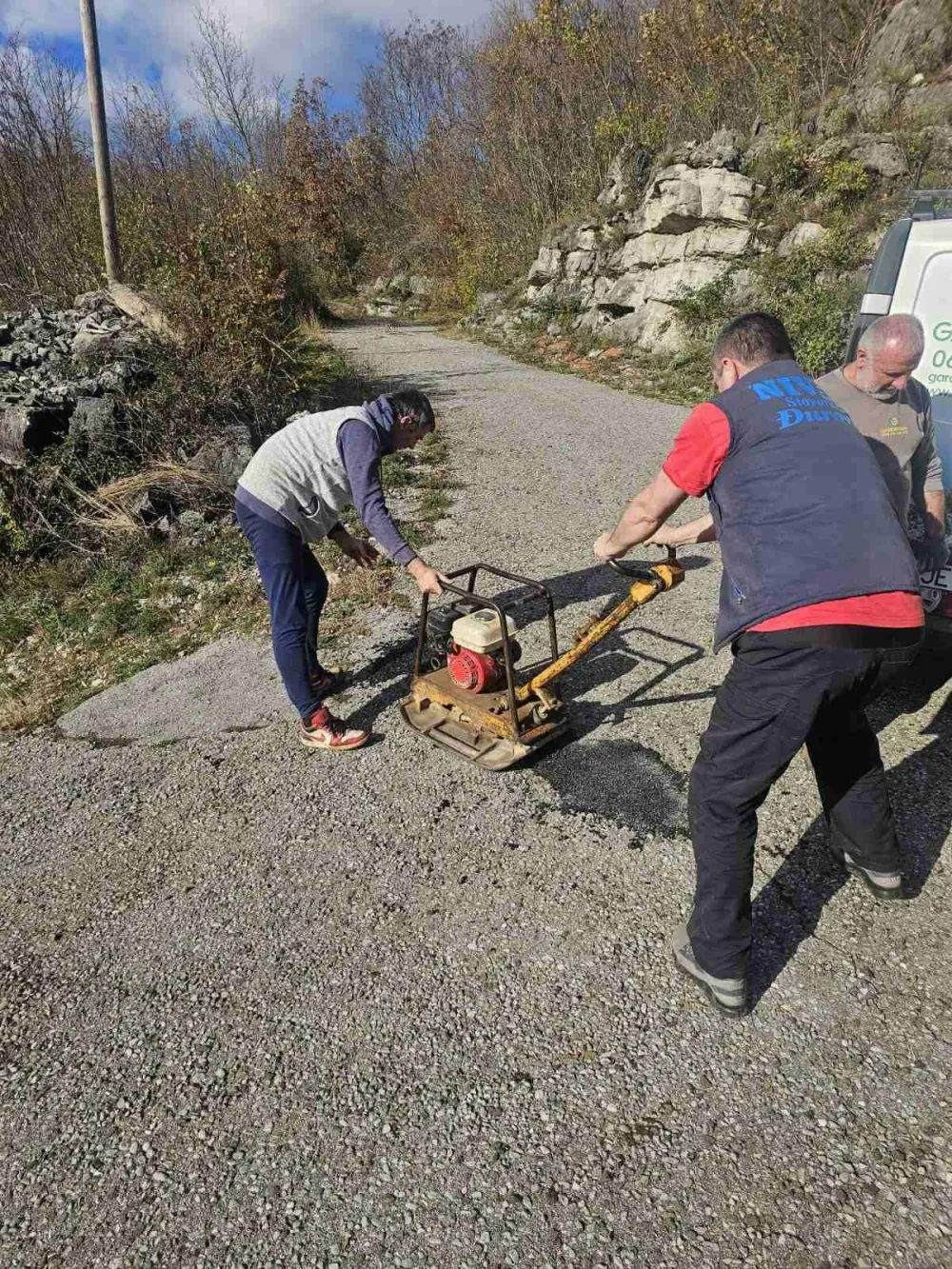 Kroz selo Orasi: Mje&scaron;tani sami krpe put, putara nigdje