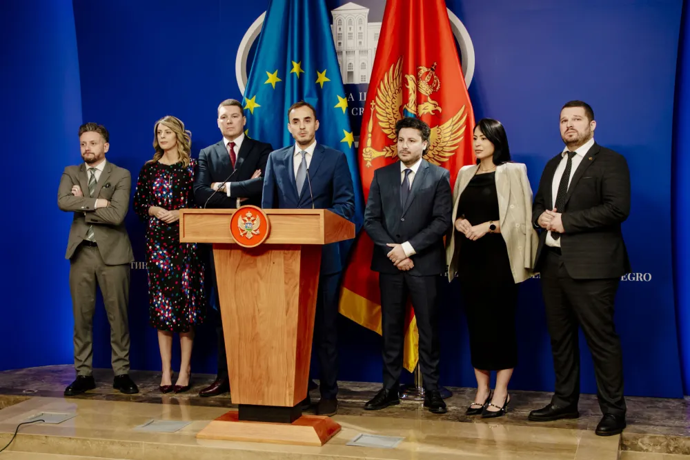 URA: Predstavnici državnih kompanija dolazili u zgradu Vlade i tajno potpisivali ugovor