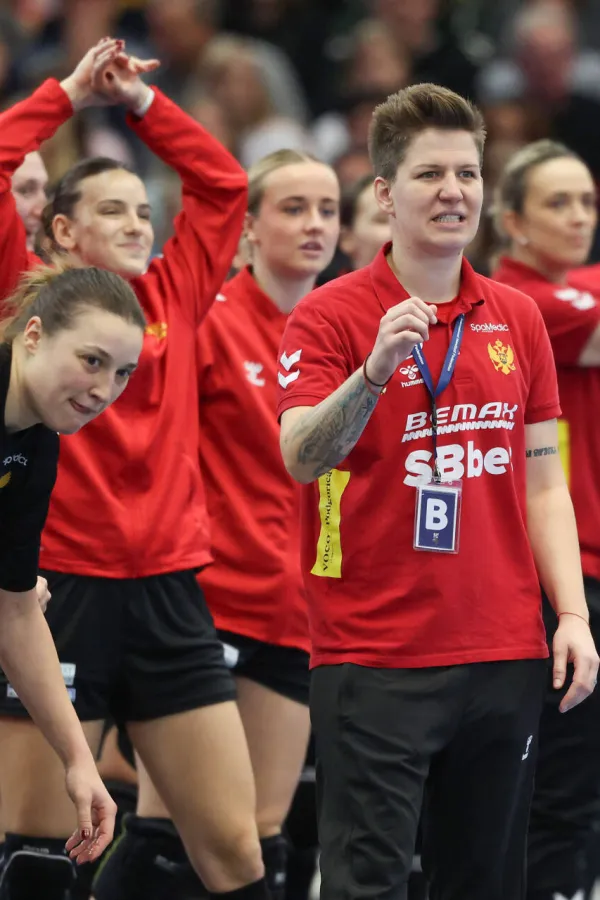 Suzana Lazović i igračice ponosne