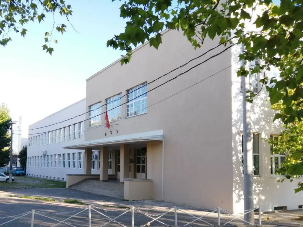 Ne može garaža ispod dvori&scaron;ta &scaron;kole "Savo Pejanović"