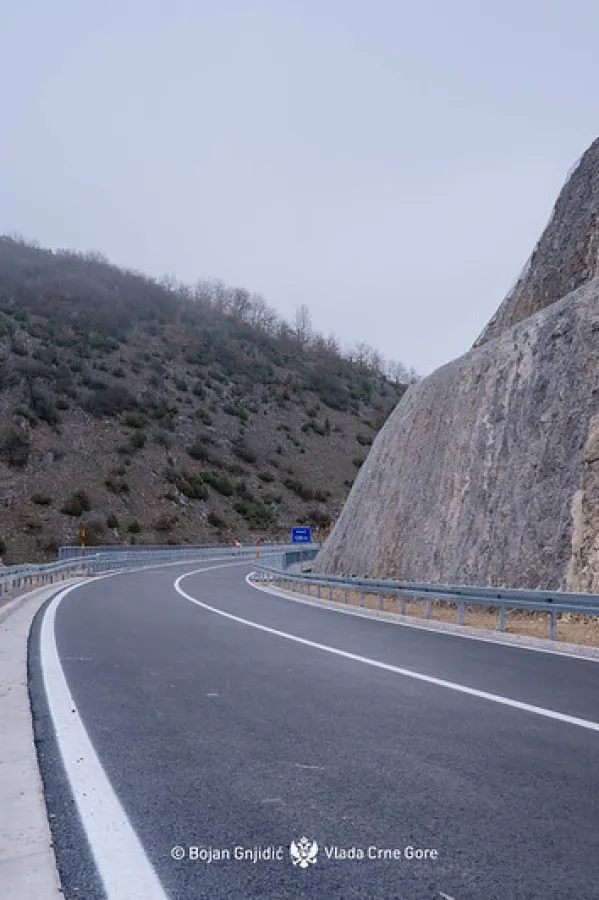 Putevi pretežno suvi, povećana opasnost od odrona