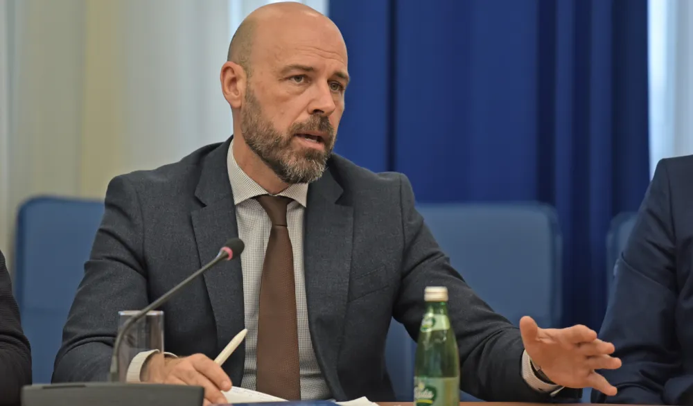 Bulatović će savjetovati Đukanovića