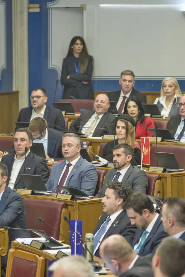 Nekada najjača&nbsp;partija&nbsp;u kratkom ostala bez&nbsp;dva poslanika: Talase napu&scaron;tanja DPS-a pokrenuo Du&scaron;ko Marković