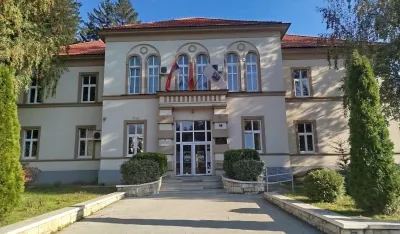 Op&scaron;tina Berane kupuje i narodne srpske trobojke u tenderu vrijednom skoro 5.000 eura