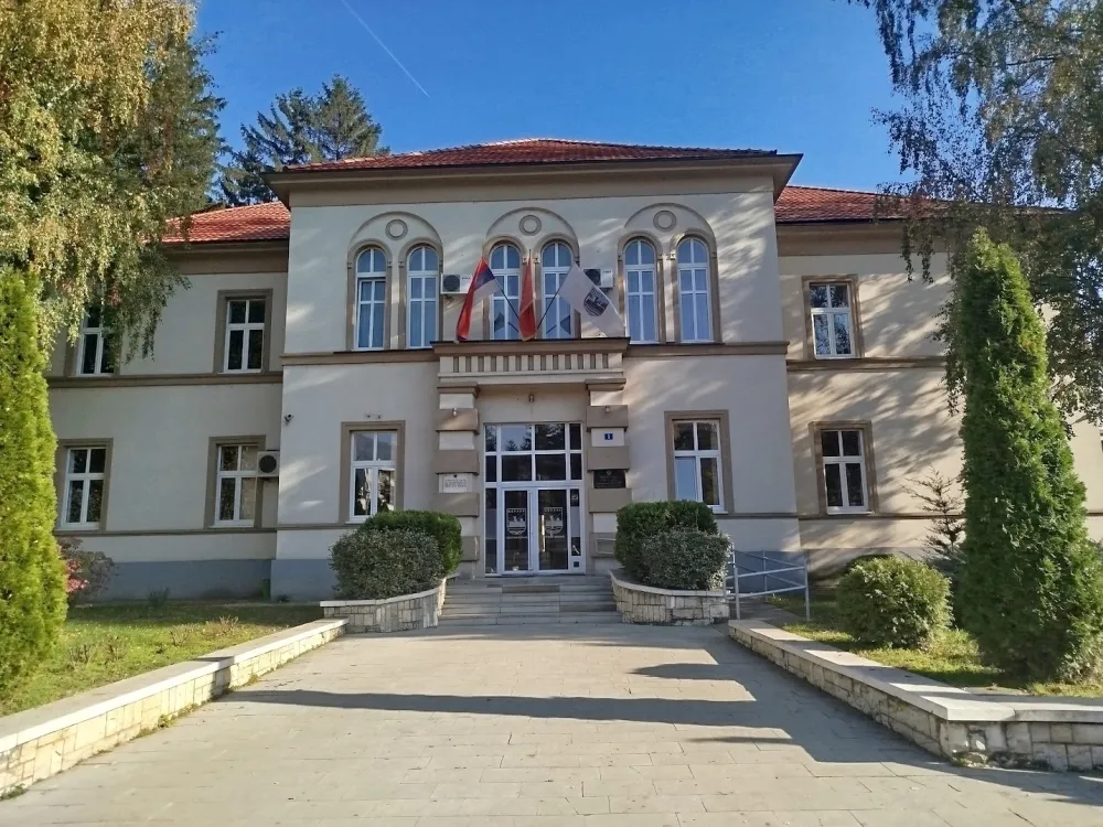 Op&scaron;tina Berane kupuje i narodne srpske trobojke u tenderu vrijednom skoro 5.000 eura