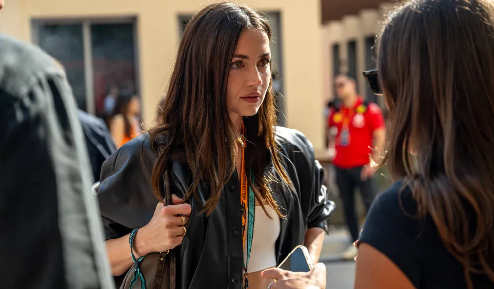 (FOTO/VIDEO) Nakon raskida sa Tomom Kruzom, flertovanje slavne ljepotice i vozača Formule 1 usijalo mreže
