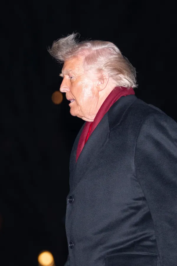 (VIDEO) Trampa udarila vrata toaleta u avionu