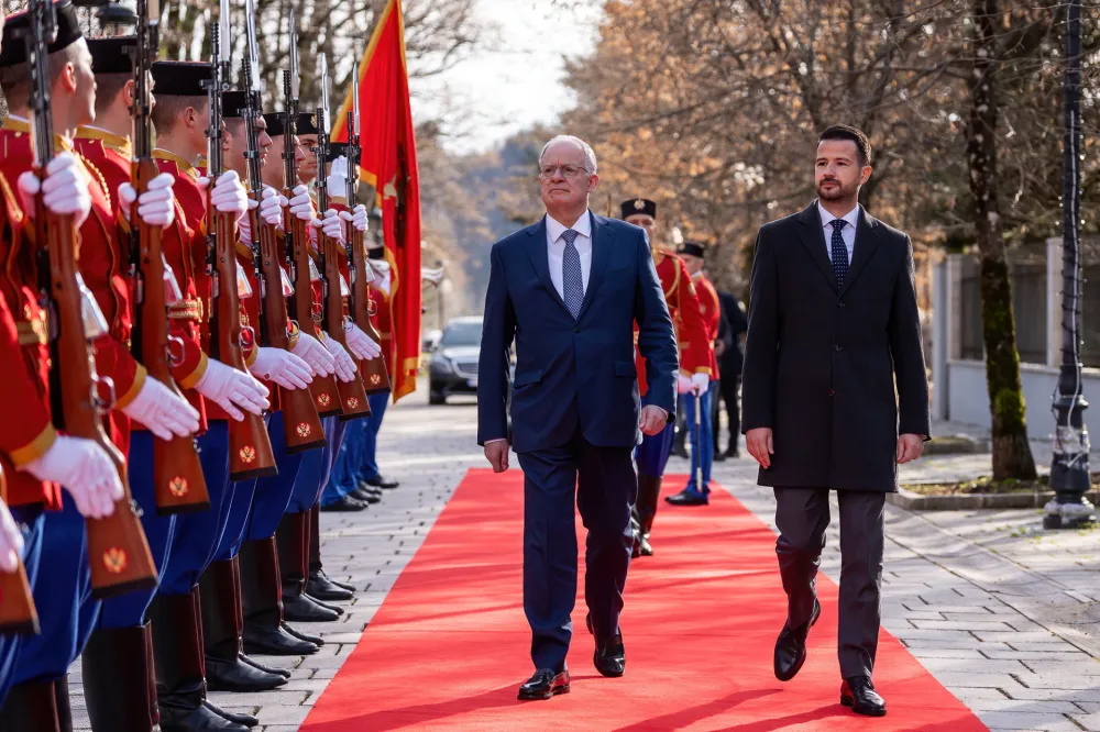 (FOTO/VIDEO)&nbsp;Milatović dočekao predsjednika Grčke uz najvi&scaron;e državne počasti