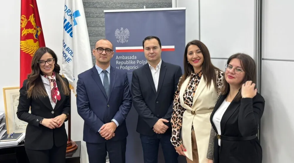 DOnacija Ambasade POljske