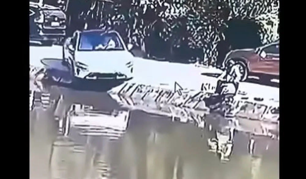 Antireklama za autonomno parkiranje: Automobil se "bućnuo" u jezero