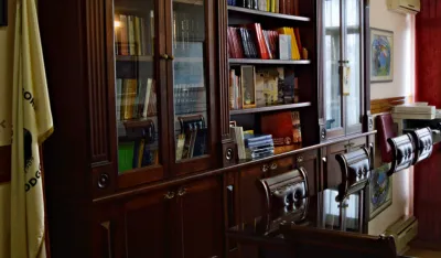 Advokatska komora: Nezakonito pretresane kancelarije Vukmira