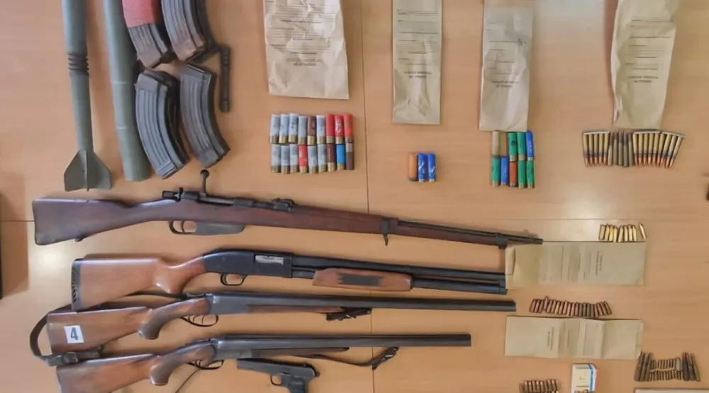 Bijelo Polje: Pretresom pronađeni pet komada oružja, municija i mina