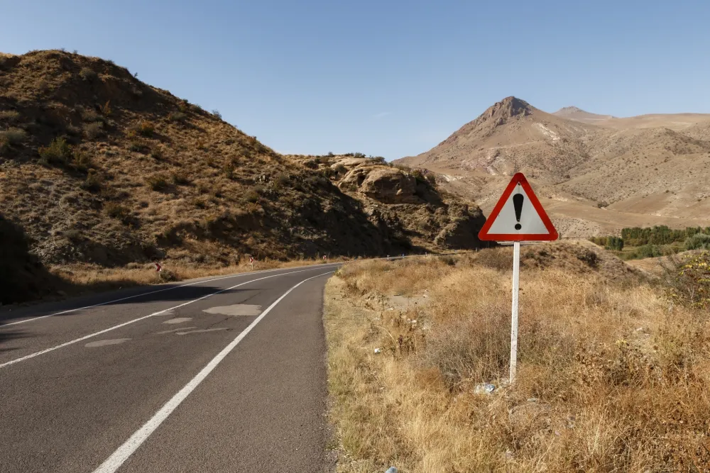 Putevi suvi, mogući sitniji odroni