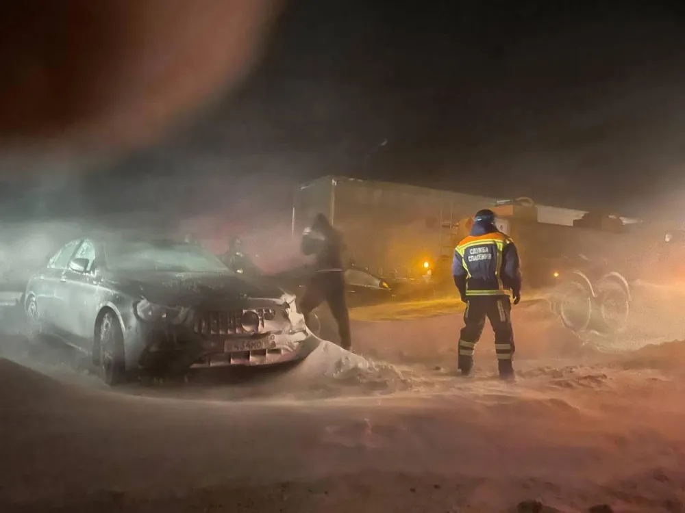 (VIDEO) Sniježna oluja u Rusiji: Evakuisano 148 ljudi sa blokiranog autoputa