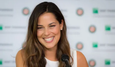 (FOTO) Ana Ivanović pozirala u zavodljivom prazničnom izdanju