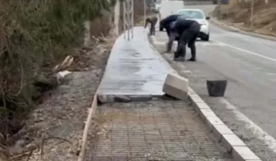 Toma&scaron;evo dobilo trotoar kroz centar sela