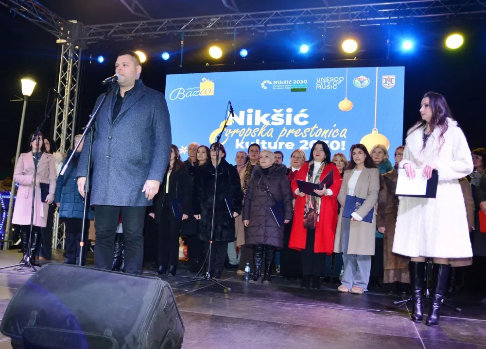 (FOTO/VIDEO) Nik&scaron;ić u prazničnom ruhu i znaku Evropske prestonice kulture