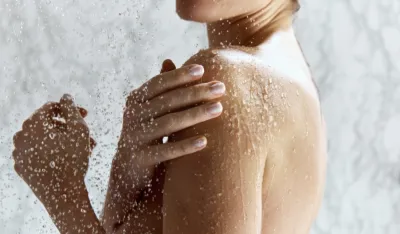 Ove navike tokom tu&scaron;iranja vam svakodnevno uni&scaron;tavaju kožu