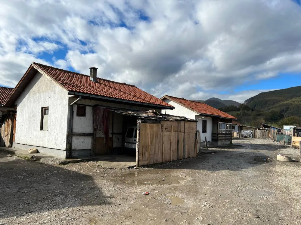 Te&scaron;ki uslovi života Roma i Egipćana u Beranama: Nezaposlenost, zanemarenost i siroma&scaron;tvo kao trajno stanje