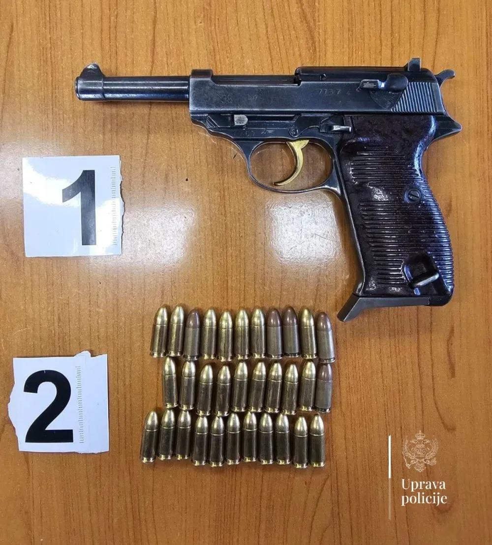 Pretresi na 12 lokacija:&nbsp;Oduzete pu&scaron;ke, pi&scaron;tolji, municija i narkotici