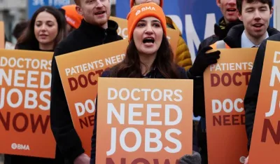 Ljekari u Engleskoj stupili u petodnevni &scaron;trajk