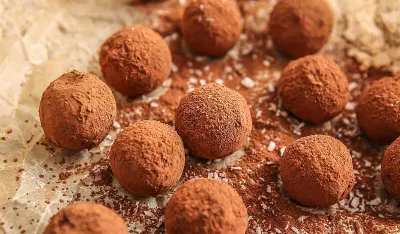 Pripremite jednostavne kuglice s keksom od samo nekoliko sastojaka