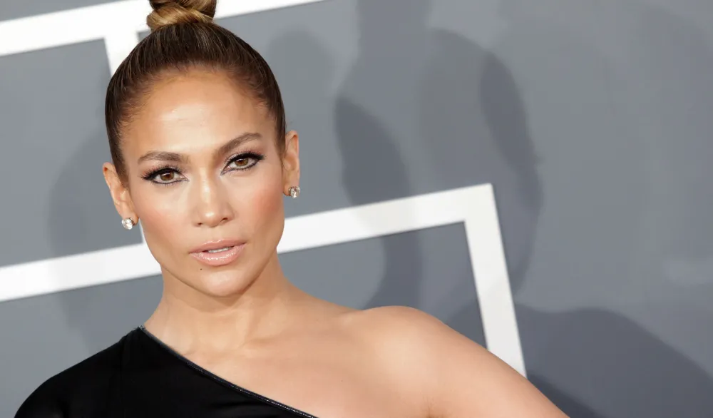 (FOTO) Trbu&scaron;njaci Dženifer Lopez krase naslovnicu magazina