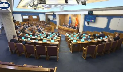 FOTO: Skup&scaron;tina - skrin&scaron;ot - YT