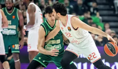 Са меча из Атине